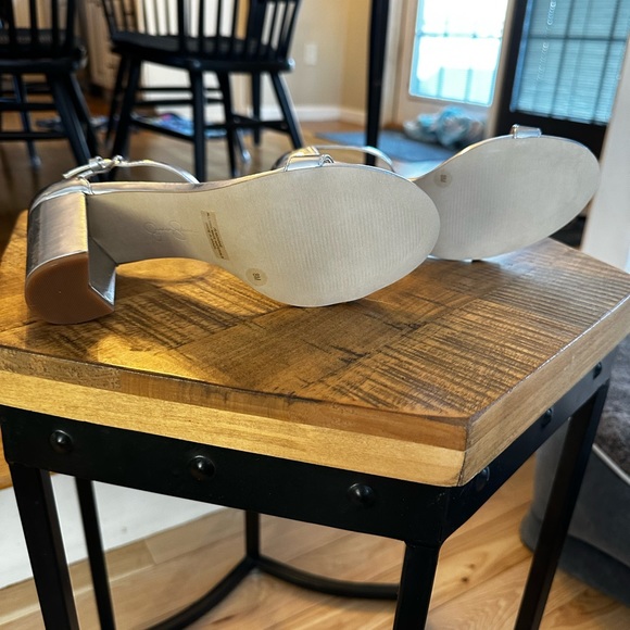 LAST CHANCE! NWT Jessica Simpson Silver Sandals, Size 8. - Picture 9 of 11